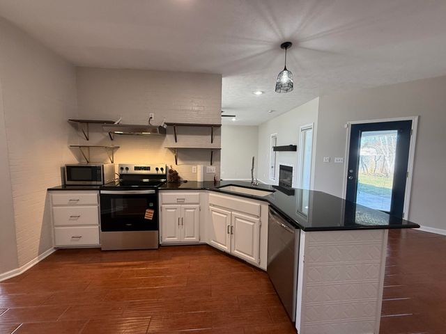 4566 S Park Avenue, Springfield, MO 65810