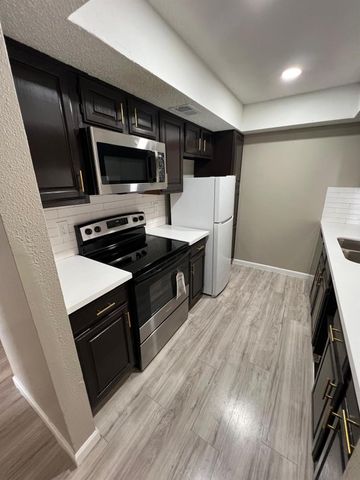 2830 S Bartell Drive 28, Houston, TX 77054