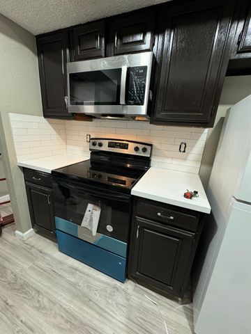 2830 S Bartell Drive 28, Houston, TX 77054