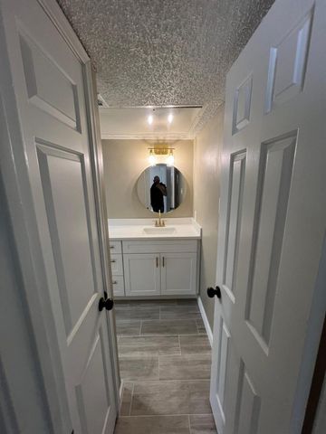 2830 S Bartell Drive 28, Houston, TX 77054