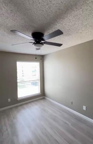 2830 S Bartell Drive 28, Houston, TX 77054