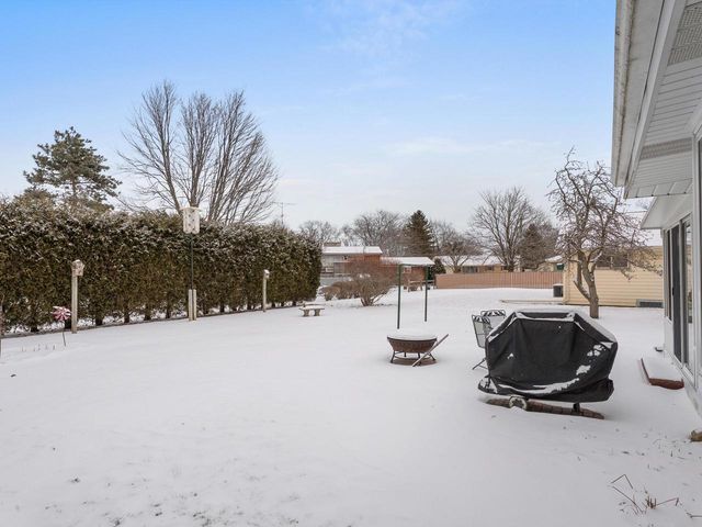 2136 Richmond AVENUE, Manitowoc, WI 54220