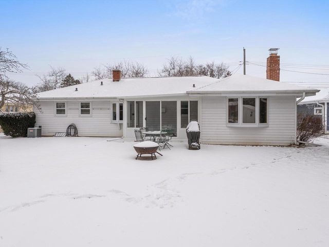 2136 Richmond AVENUE, Manitowoc, WI 54220