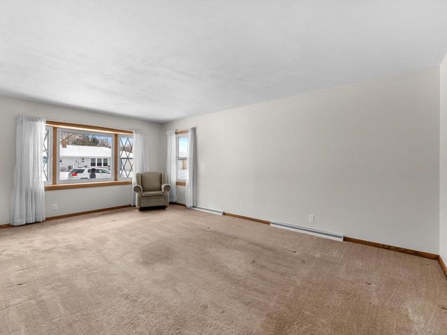 2136 Richmond AVENUE, Manitowoc, WI 54220