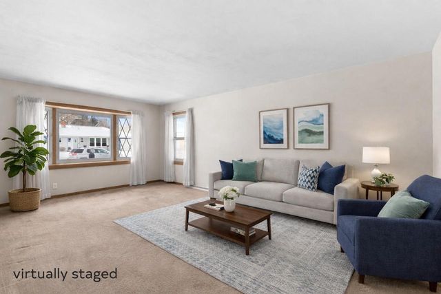 2136 Richmond AVENUE, Manitowoc, WI 54220