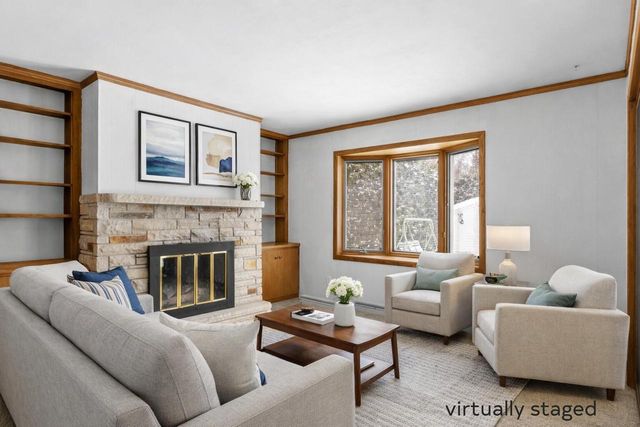 2136 Richmond AVENUE, Manitowoc, WI 54220