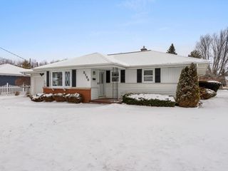 2136 Richmond AVENUE, Manitowoc, WI 54220