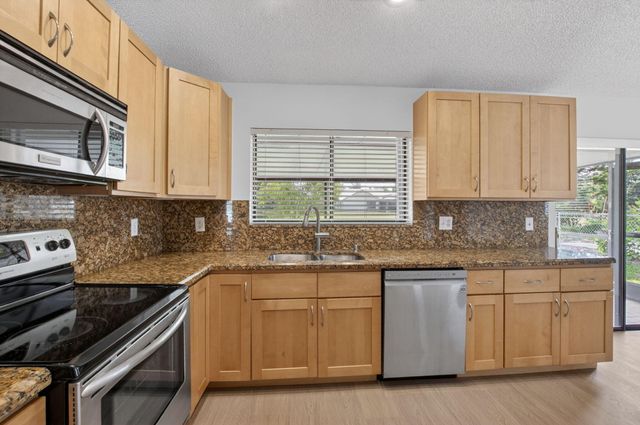 9720 Majestic Way, Boynton Beach, FL 33437
