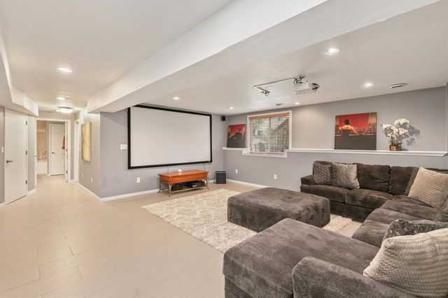 675 SE Ashton Court, Waukee, IA 50263