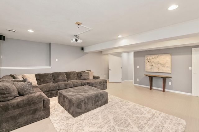 675 SE Ashton Court, Waukee, IA 50263