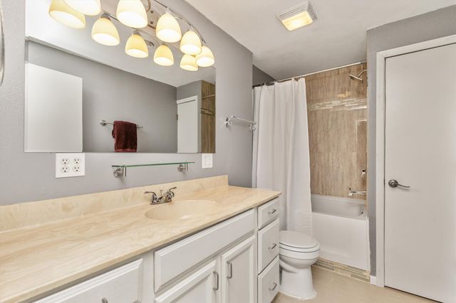 675 SE Ashton Court, Waukee, IA 50263