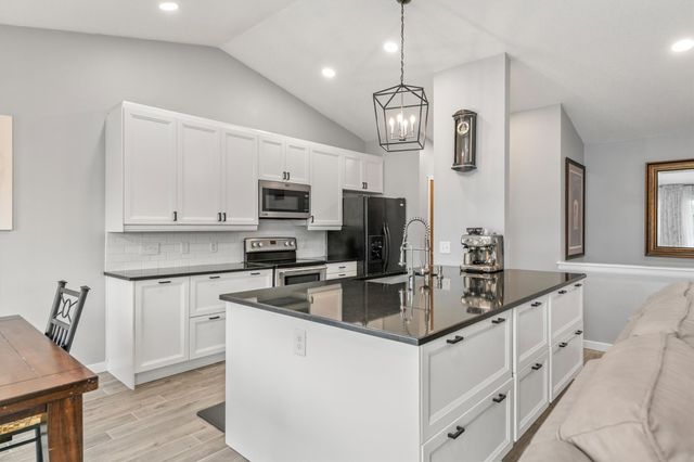 675 SE Ashton Court, Waukee, IA 50263