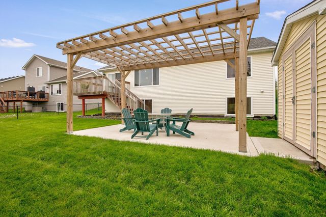 675 SE Ashton Court, Waukee, IA 50263