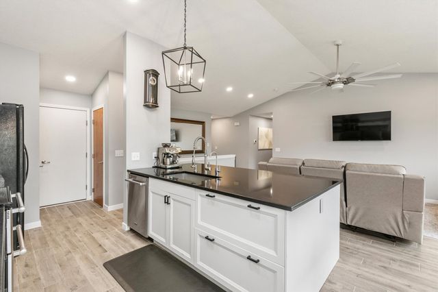 675 SE Ashton Court, Waukee, IA 50263