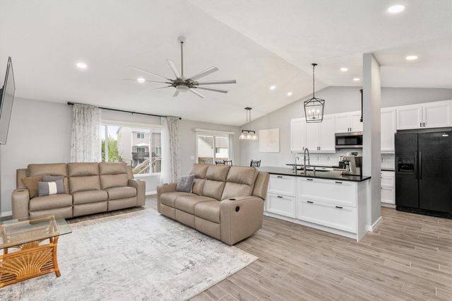 675 SE Ashton Court, Waukee, IA 50263