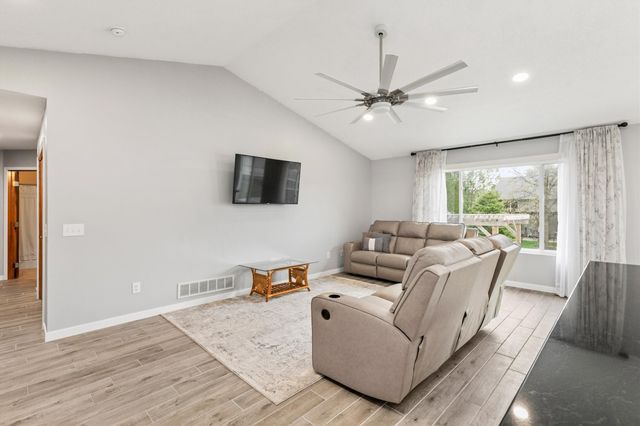 675 SE Ashton Court, Waukee, IA 50263