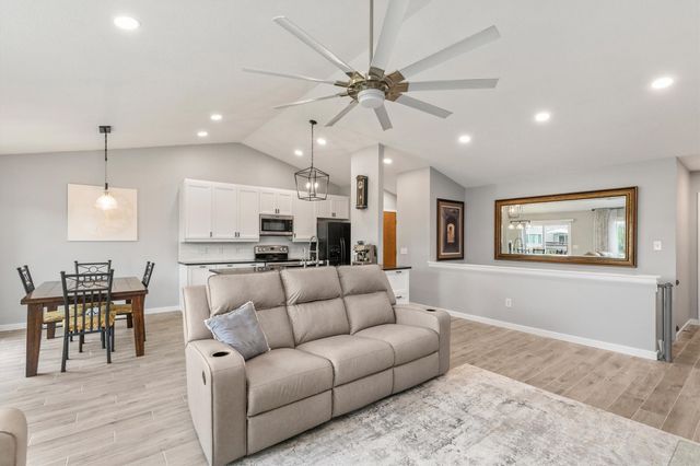 675 SE Ashton Court, Waukee, IA 50263