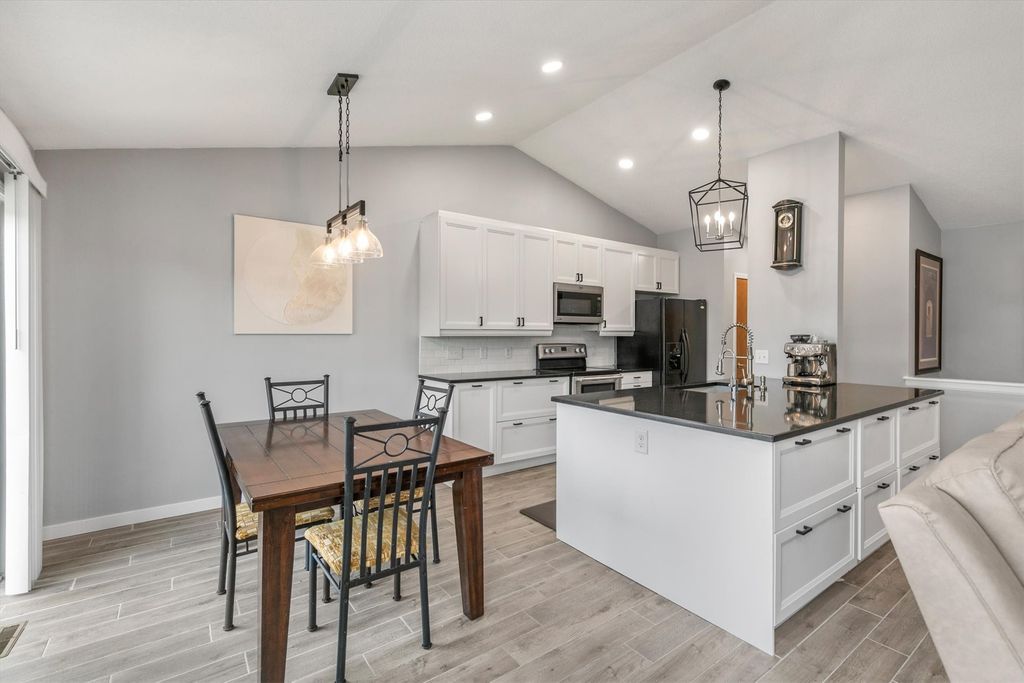 675 SE Ashton Court, Waukee, IA 50263
