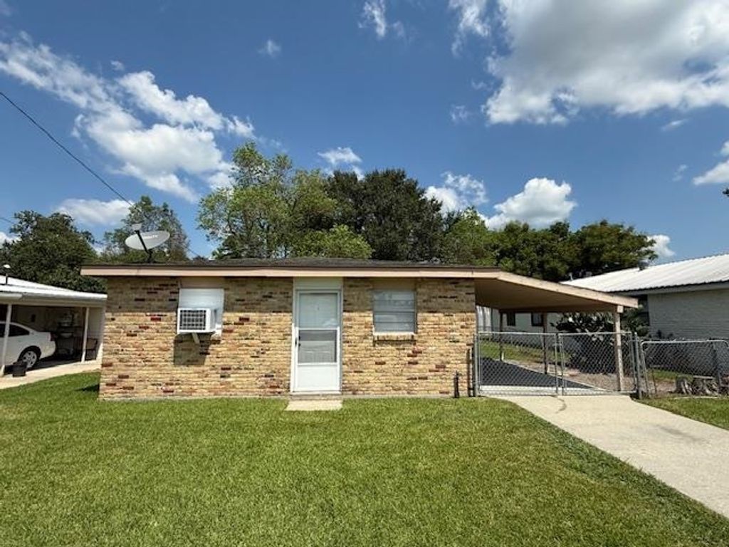 418 Fieldcrest Dr, Thibodaux, LA 70301