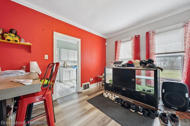 15560 La Salle Boulevard, Detroit, MI 48238