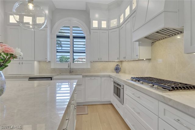 1325 Kings WAY, Naples, FL 34104