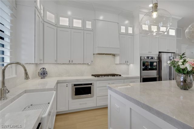 1325 Kings WAY, Naples, FL 34104