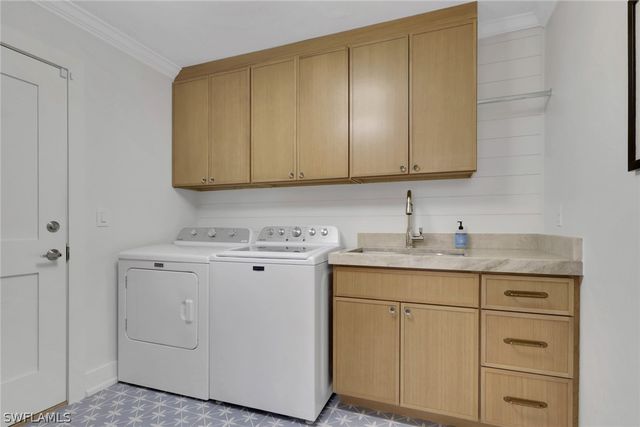 1325 Kings WAY, Naples, FL 34104