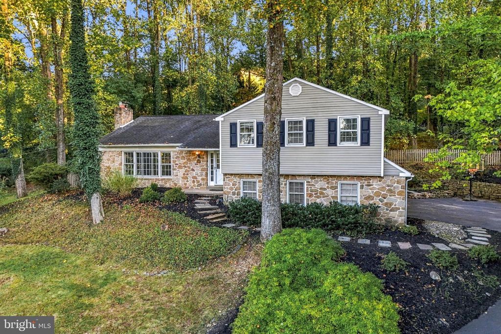 604 HICKORY LN, BERWYN, PA 19312 — exterior