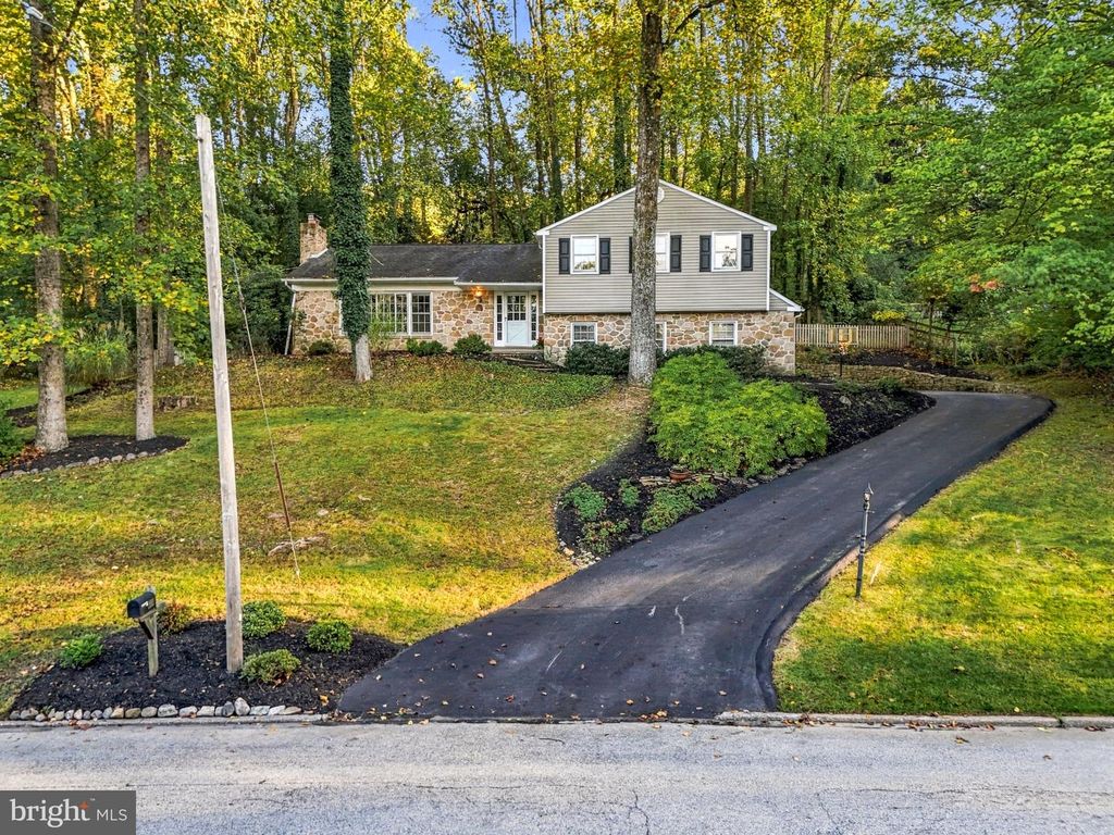 604 HICKORY LN, BERWYN, PA 19312 — photo 2