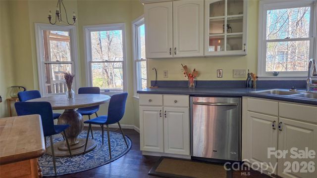 28 Sweetbriar Court, Asheville, NC 28803