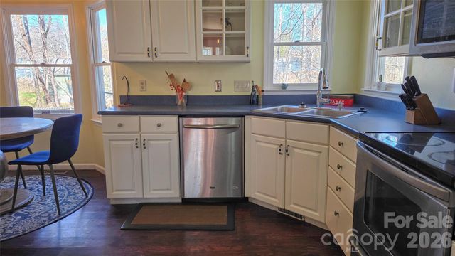 28 Sweetbriar Court, Asheville, NC 28803