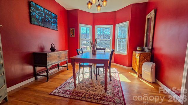 28 Sweetbriar Court, Asheville, NC 28803