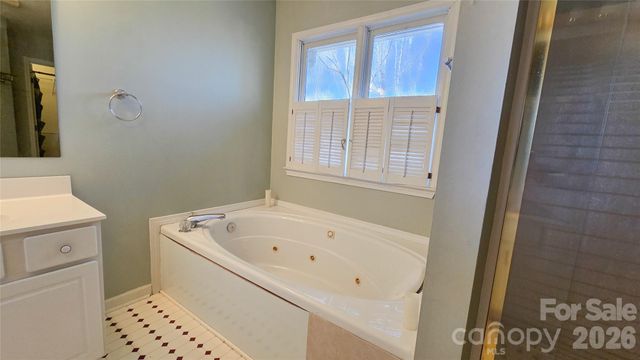 28 Sweetbriar Court, Asheville, NC 28803