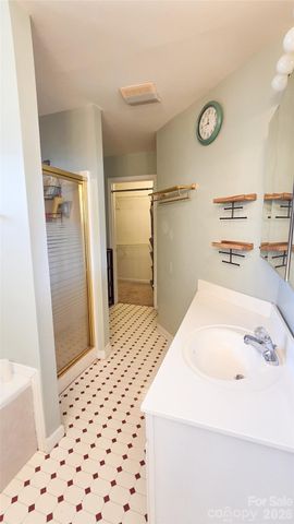 28 Sweetbriar Court, Asheville, NC 28803