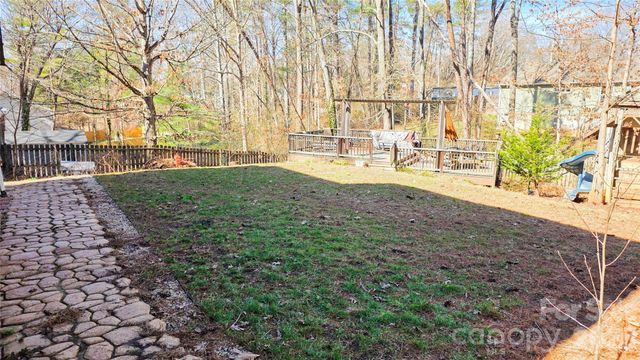 28 Sweetbriar Court, Asheville, NC 28803