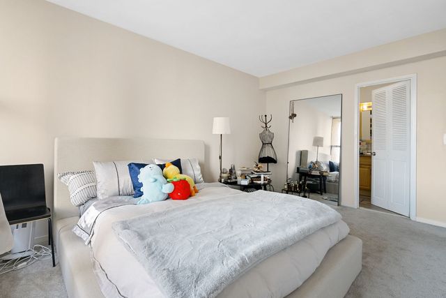 3200 N Lake Shore Drive 1611, Chicago, IL 60657