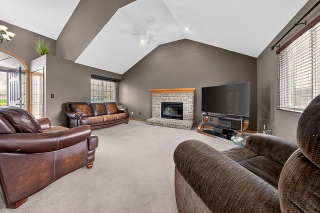49132 Stratford Drive, Chesterfield Twp, MI 48047