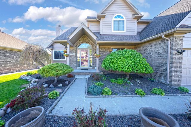49132 Stratford Drive, Chesterfield Twp, MI 48047