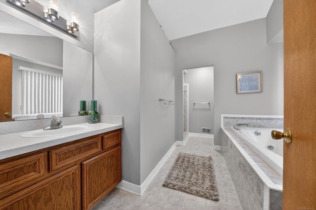 49132 Stratford Drive, Chesterfield Twp, MI 48047