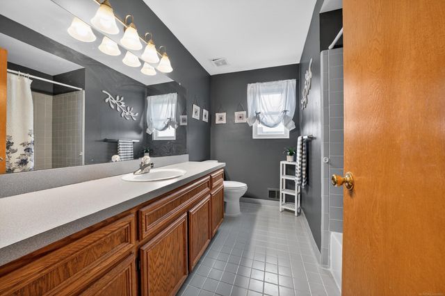 49132 Stratford Drive, Chesterfield Twp, MI 48047