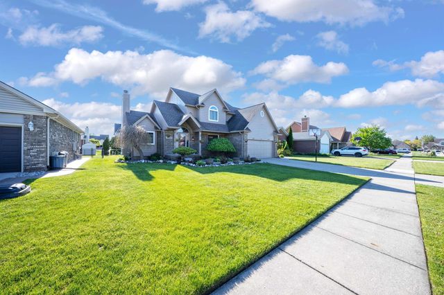 49132 Stratford Drive, Chesterfield Twp, MI 48047