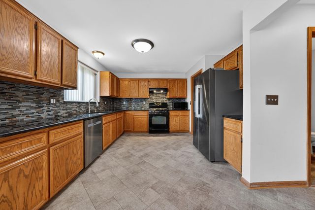 49132 Stratford Drive, Chesterfield Twp, MI 48047