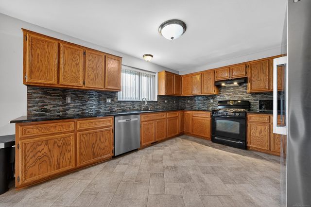 49132 Stratford Drive, Chesterfield Twp, MI 48047