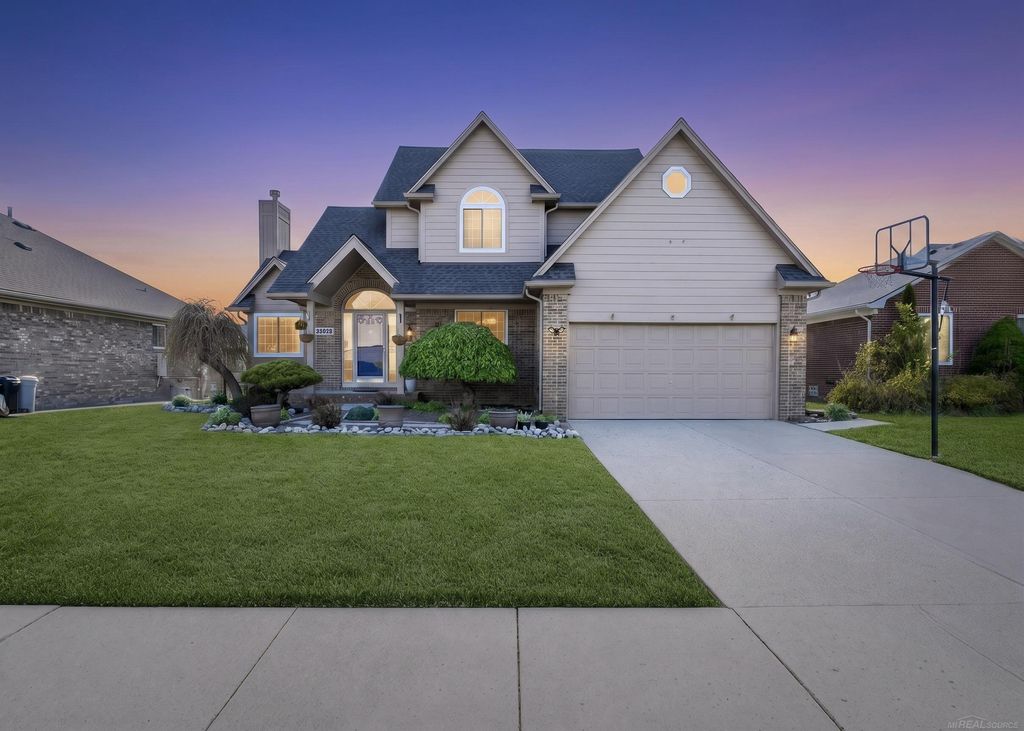 49132 Stratford Drive, Chesterfield Twp, MI 48047