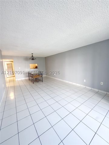 2800 Somerset Dr 115J, Lauderdale Lakes, FL 33311
