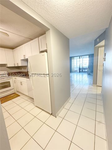 2800 Somerset Dr 115J, Lauderdale Lakes, FL 33311