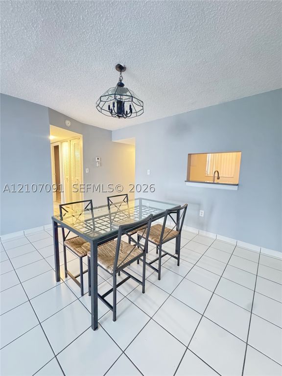 2800 Somerset Dr 115J, Lauderdale Lakes, FL 33311