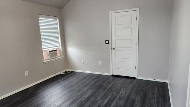 256 Pebble Creek LN, Buda, TX 78610