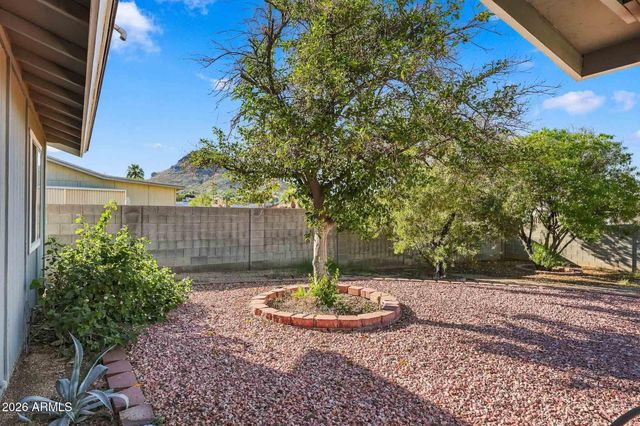 2158 E CLAIRE Drive, Phoenix, AZ 85022