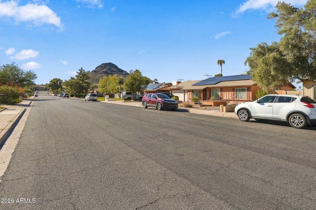 2158 E CLAIRE Drive, Phoenix, AZ 85022